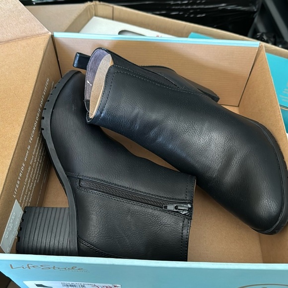 LifeStride Women's Mesa Chelsea Bootie - Picture 2 of 7